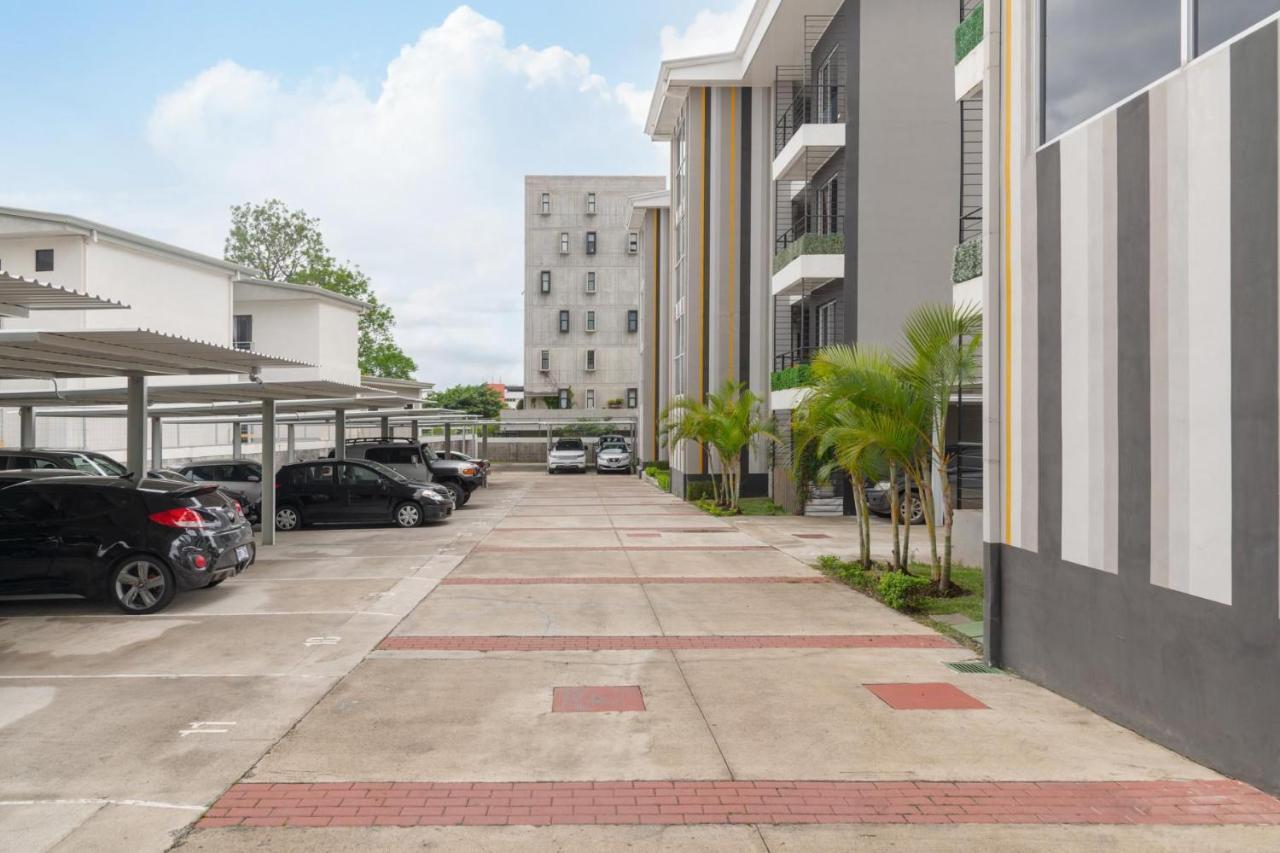 Boulevard Park Apto #27 - 2Bdrm - Selena Segura Ередия Екстериор снимка
