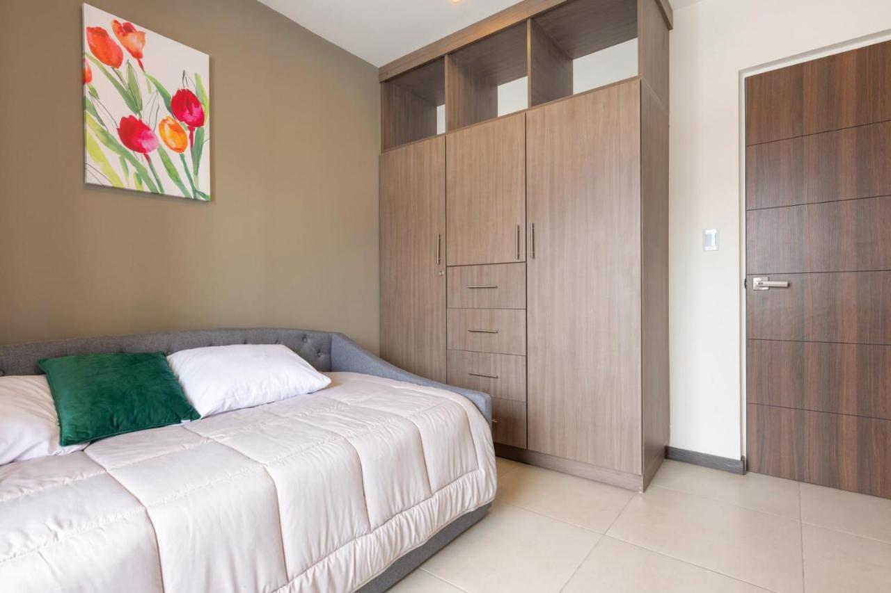 Boulevard Park Apto #27 - 2Bdrm - Selena Segura Ередия Екстериор снимка